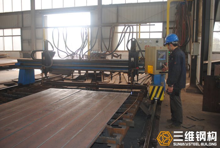 鋼結構公司是怎樣處理鋼結構工程變形的?